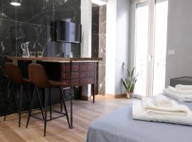 Railway Rooms, hotel a Barletta