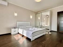 ApartPoltava СВІТЛІ просторі апартаменти 80м2 , 2-ОКРЕМІ кімнати, НОВОБУДОВА Центр ЧЕК банківський