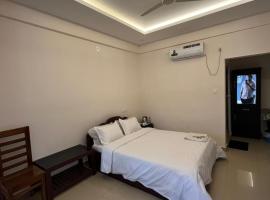 Rak palace inn, hotel v destinaci Ayūr