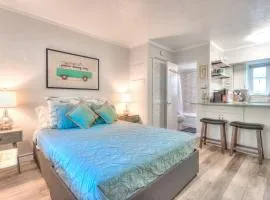 Tropic Terrace Suite #15 - Beachfront Resort