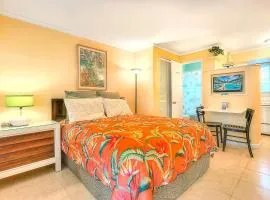 Tropic Terrace Suite #3 - Beachfront Resort