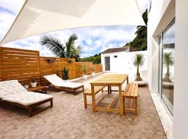 UpTown Apartments, beach hotel in Horta