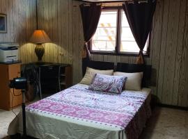 Backpack Cabin A12892, δωμάτιο σε οικογενειακή κατοικία σε Oranjestad