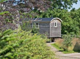 The Parlour, for Alton Towers & the Peak District, lodge in Uttoxeter