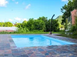 Bas de villa F2 neuf avec terrasse et piscine