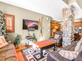 Treetops Ski Luxury Townhouse, hotel a Big White