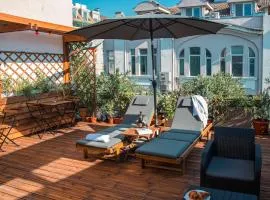 Three Dolphins Hotel with a Rooftop terracе