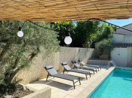 La maison en couleurs 3 étoiles, du calme proche d'Avignon