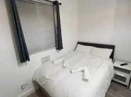 Cosy Self contained Studio flat