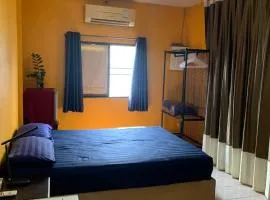 Private room with AC and fan, near Rajapruek Park