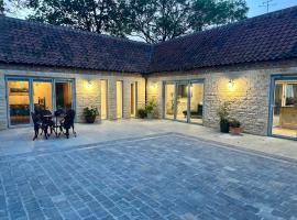 Papillon, hotel with hot tubs in Gamston