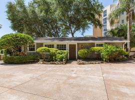 Coastal Dream Beach House, hotel in Clearwater Beach