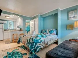 Tropic Terrace Suite #4 - Beachfront Resort