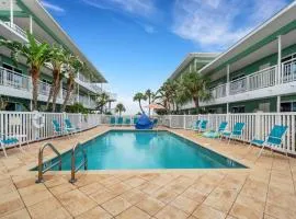 Tropic Terrace Suite #54 - Beachfront Resort