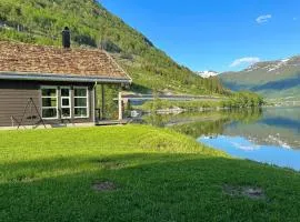 Holiday cabins with unmatched lake view in Jølster