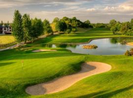 3 Bedroom House 03 In Famous Esker Hills Golf Resort, hotel v destinaci Tullamore