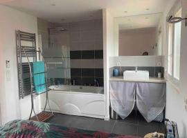 Chambre tout confort, hotel in Saint-Nazaire