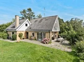 Stunning Home In Hundested With Wifi