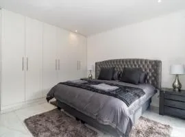 Hout Bay Gem - Elise Way