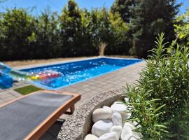 Holiday home LUNA, hotel em Donje Orešje