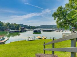 Kingsport Boone Lake Hideaway with Deck and Views!, hotel poblíž Regionální letiště Tri-Cities - TRI, 