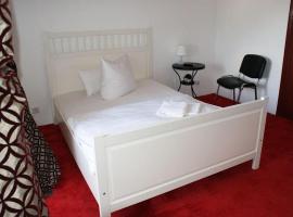 Pension De Lux Königsbrunn, hotell i Königsbrunn