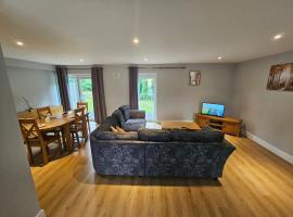 Shannon Oaks Apartments, hotell sihtkohas Portumna