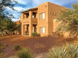 Enjoy the Oro Valley in this 1BD condo with resort amenities, hotel a Oro Valley