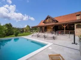 Three-Bedroom Holiday Home In Gornji Trpuci