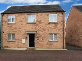 Spacious & Modern Retreat Garden Free Parking!