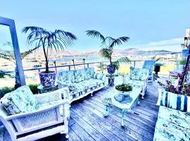 Sea views in luxury at LYTTELTON BOATIQUE HOUSE - 14 km from Christchurch