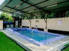 Adorable 3-bedroom home with Pool, Wi-Fi and BBQ