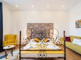 Cozy spacious 5 star accommodation in the heart of historic center