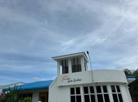 The Happiness Sun Suites, nhà khách ở Fodhdhoo