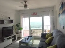 Primera línea en Cullera con piscina. Inmejorables vistas