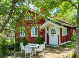 Holiday Home Isopehtoori by Interhome, hotel v destinaci Hirsjärvi