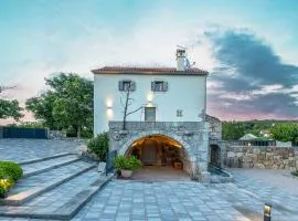 Luxury Jerini House with pool