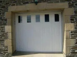 Garage parking location centre