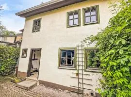 Holiday Home Das kleine Paradies von Kata by Interhome