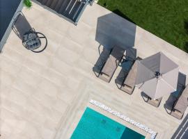 Garde Villa, with Private Pool, BBQ & Playground, By ThinkVilla, Hotel in Roumelí