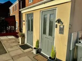 Spacious 4-Bed House Close to City Centre