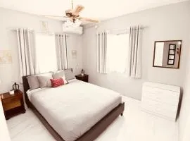 Cozy 2 bedroom Townhouse in gated community, KGN8 Newly installed solar hot water system