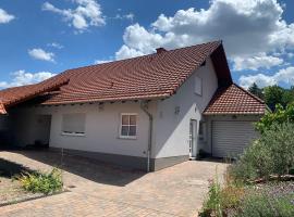 Ferienwohnung Steuerwald, hotel v destinaci Bobenheim am Berg