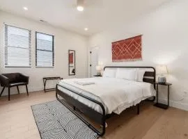 Luxury Escape 4BR 3 bath Oasis in Historic Old Town