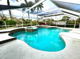 Wellington Pool House With Spa and Putting Green