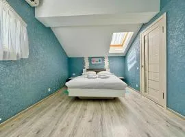 ApartPoltava Ексклюзивна МАНСАРДА з виходом на дах, НОВОБУДОВА, LED ДЗЕРКАЛО Корпусний парк
