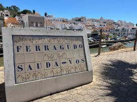 Casa Encantada - Ferragudo, Hotel in Ferragudo
