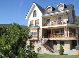 Villa Mencia, hotel in Corullón