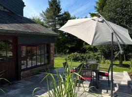 Little Roua Ardenne Cottage 4 pers, hotel v destinaci Stoumont