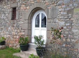 Chambre d'hôtes La Ruzardière, hotel di Combourtillé